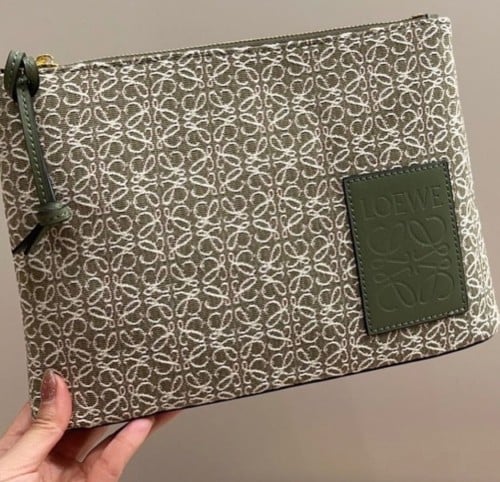 باوتش لويفي| بعدة الوان