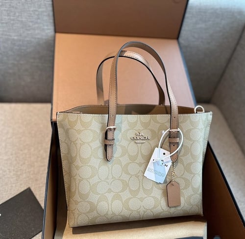 حقيبة كوتش لون بيج