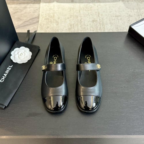 حذاء شانيل اسود