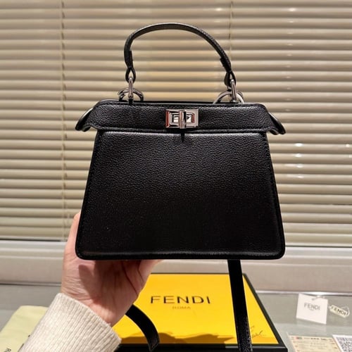 حقيبة فندي بيكابو