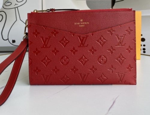 باوتش LV بعدة الوان