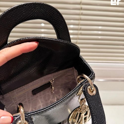 شنطة ديور بثلاث الوان