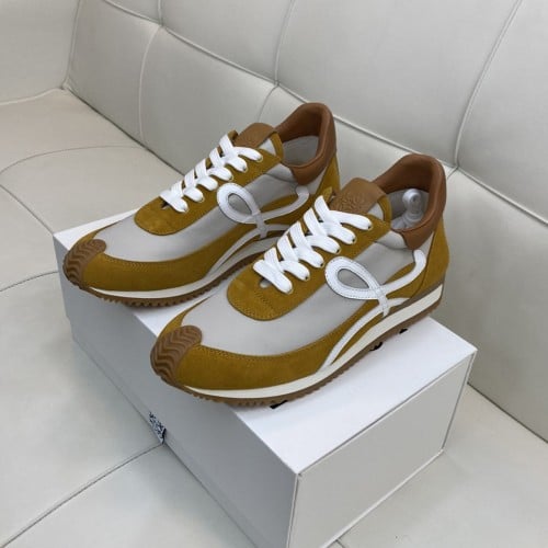 حذاء لويفي الرياضي| لون بني