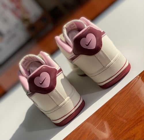 حذاء نايك اير باللون الزهري | NIKE AIR