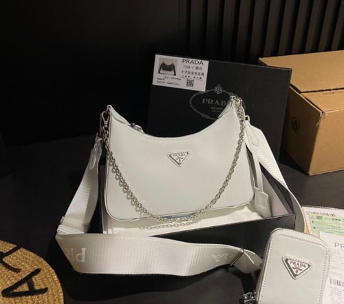 حقيبة Prada | عدة الوان