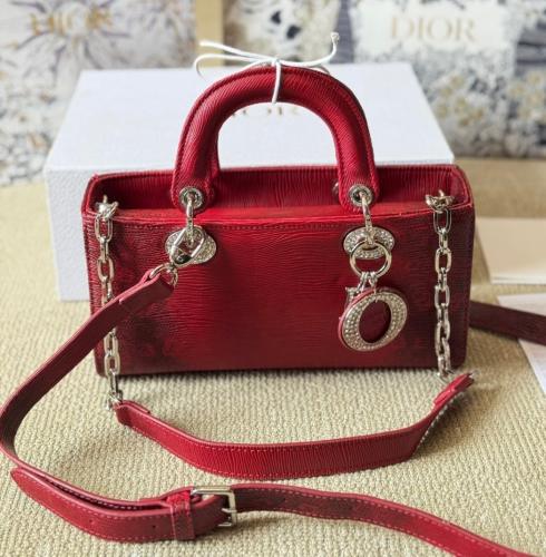 حقيبة Dior | عدة الوان