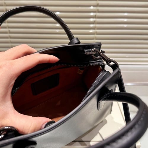 حقيبة coach صغيرة| عدة الوان