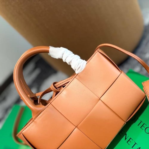 حقيبة بوتيغا BV | بعدة الوان