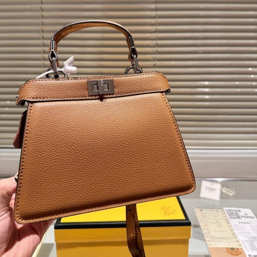 حقيبة فندي بيكابو