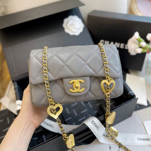 شنطة شانيل بسلسلة ذهبية