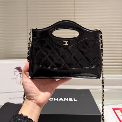 حقيبة شانيل بعده الوان