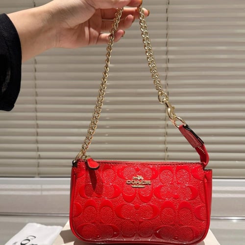 حقيبة كوتش بعده الوان لامع