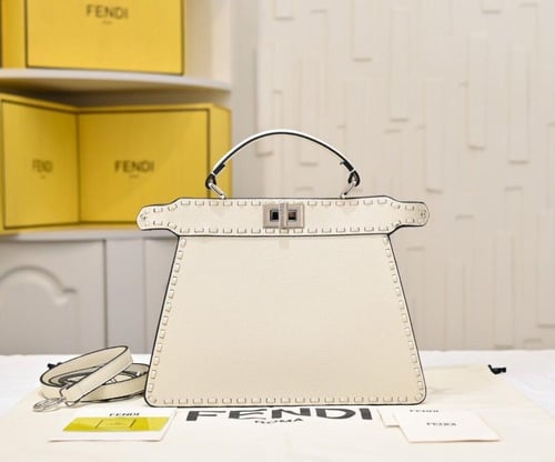 حقيبة Fendi