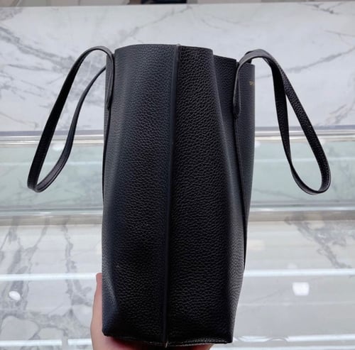 حقيبة توري بورش كبيرة | أسود بتعليقة حمراء