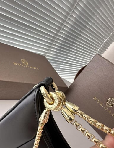 حقيبة Bvlgari عدة الوان