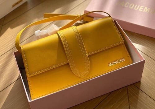 حقيبة Jacquemus عدة الوان