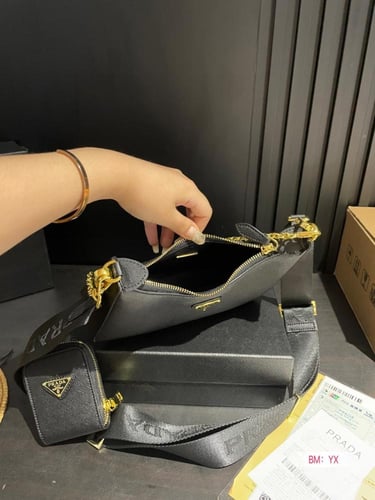 حقيبة Prada | عدة الوان