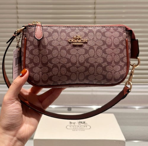 حقيبة كوتش بيج بقلوب