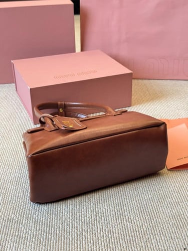 حقيبة miumiu | عدة الوان