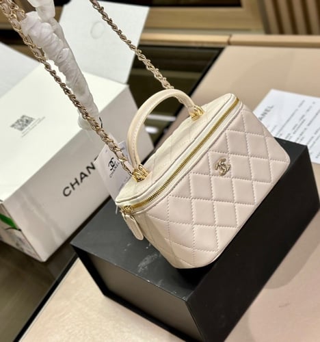 حقيبة شانيل بمقبض علوي/ صغيرة عدة الوان