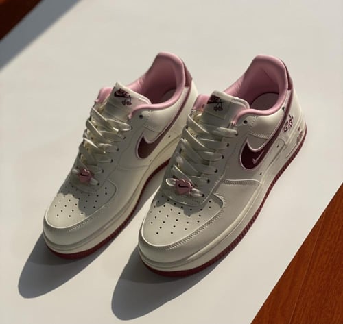 حذاء نايك اير باللون الزهري | NIKE AIR