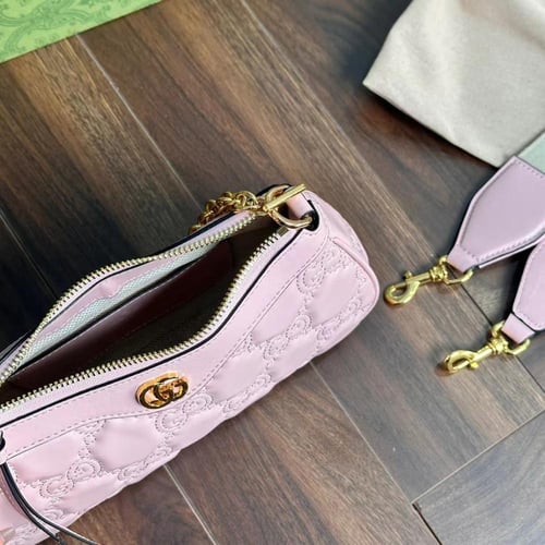 حقيبة غوتشي جلد بلون وردي