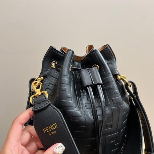 فندي حقيبة مون تريزور جلد