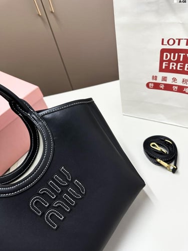 حقيبة ميو ميو