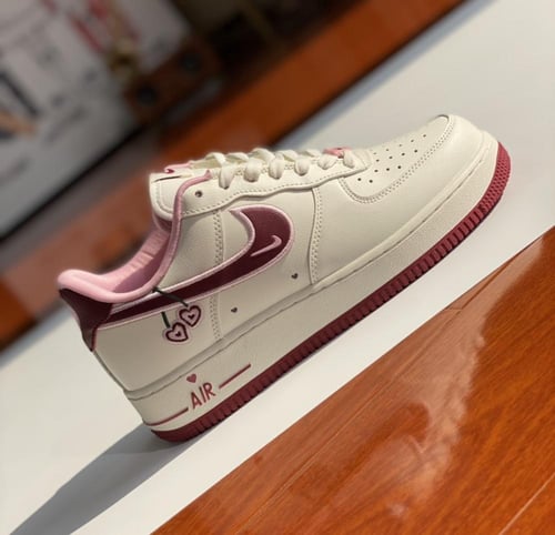 حذاء نايك اير باللون الزهري | NIKE AIR