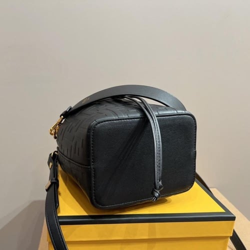 فندي حقيبة مون تريزور جلد