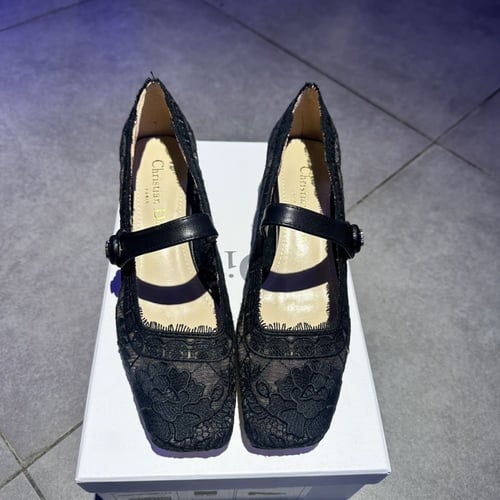 كعب ديور دانتيل اسود مغلق