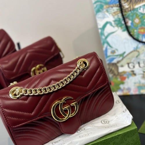 حقيبة غوتشي باحجام مختلفة