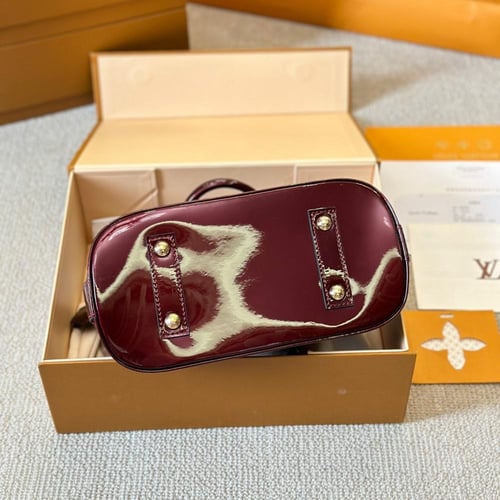 حقيبة بيبي الما جلد لامع LV