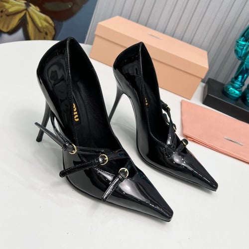 كعب ميو ميو مغلق بعدة الوان