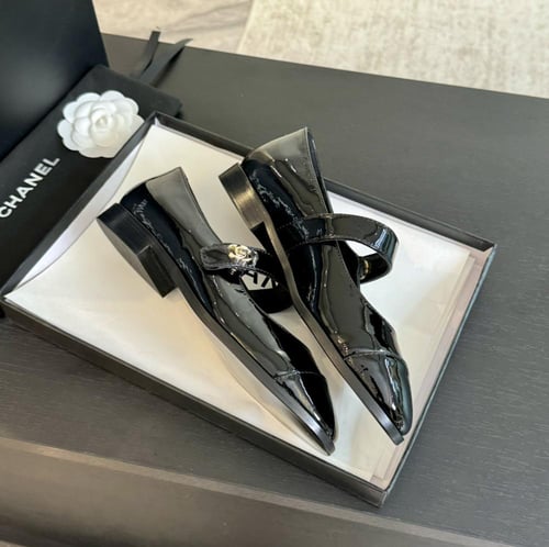 حذاء شانيل اسود