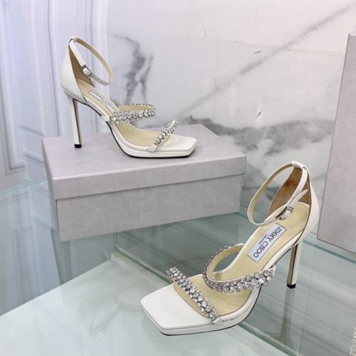 كعب جيمي شو مرصع بالكريستال لون ابيض