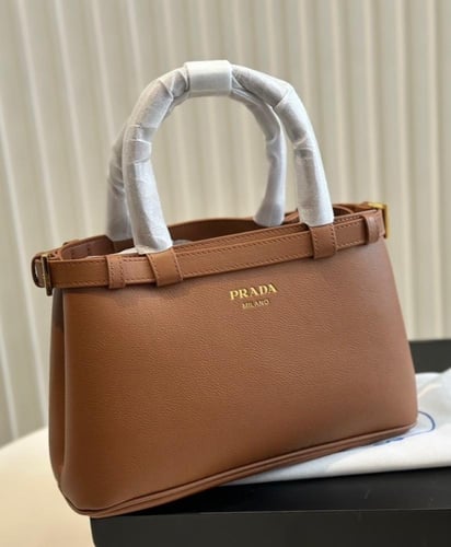 حقيبة برادا بعدة الوان