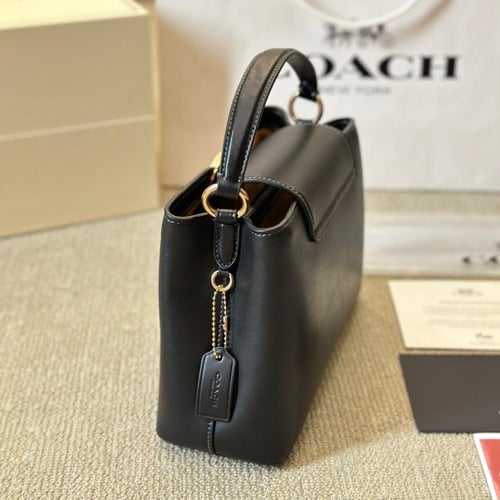 حقيبة كوتش اسود