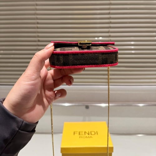 حقيبة فندي ميني