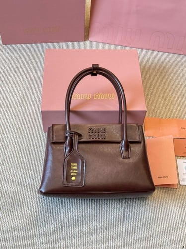 حقيبة miumiu | عدة الوان