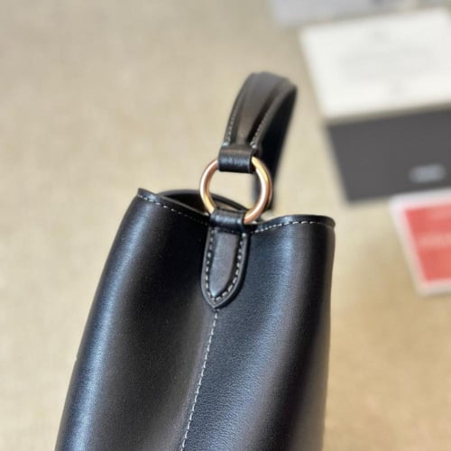 حقيبة كوتش اسود