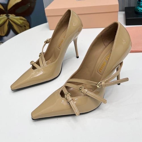 كعب ميو ميو مغلق بعدة الوان