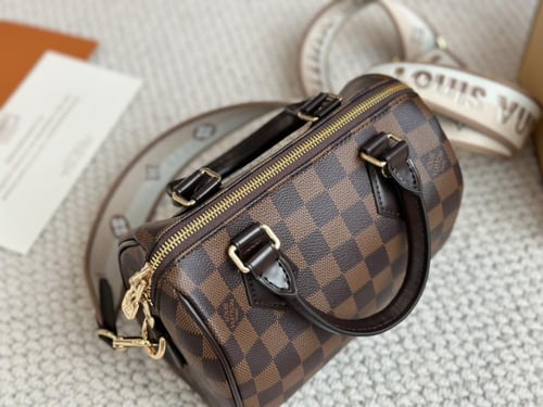 حقيبة LV سبيدي باندولير Speedy Bandoulière
