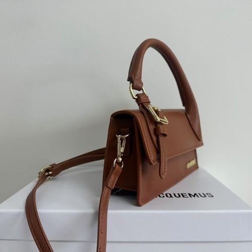 حقيبة جاكيموس بعدة الوان