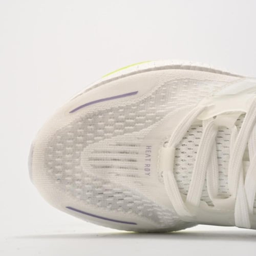 حذاء اديداس قماشي مرن