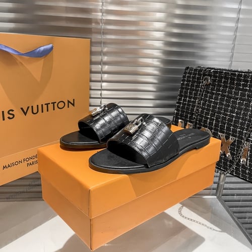 سليبر LV بعدة الوان