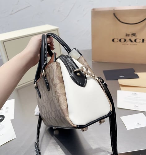 حقيبة كوتش بمقبض ٣ الوان