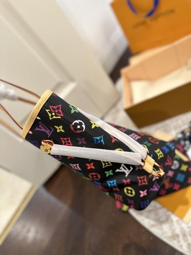 حقيبة LV | ملونه