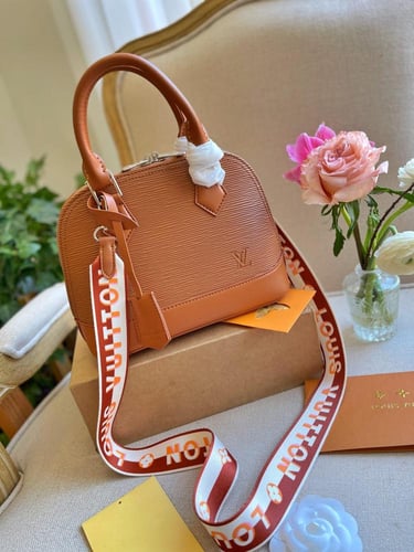 حقيبة لويس فيتون LV / لاما عدة الوان