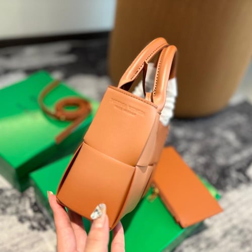 حقيبة بوتيغا BV | بعدة الوان